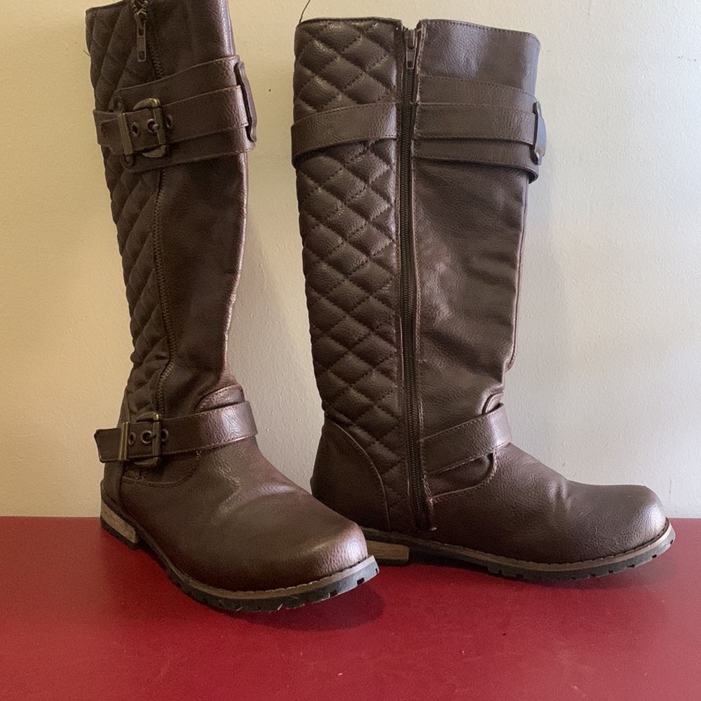 Cathy Jean Brown Boots - Picture 2 of 3
